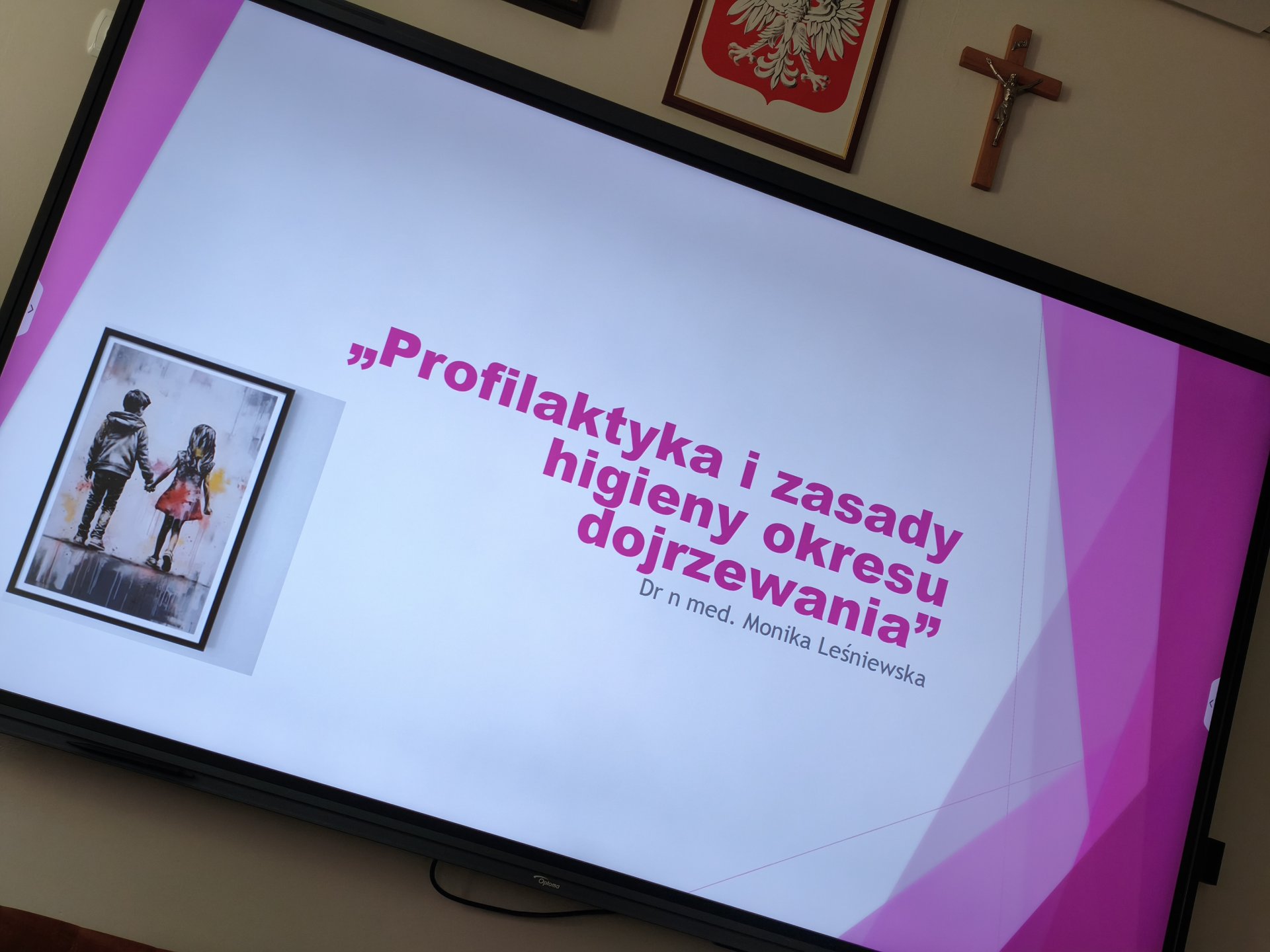 W naszej szkole odbyło się spotkanie uczennic z dr n. med. Moniką Leśniewską – lekarzem ginekologie…