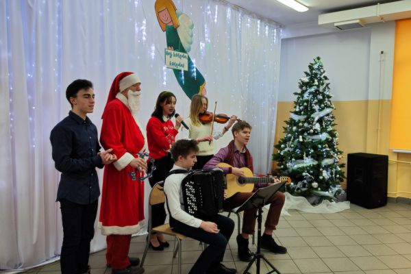 Choinka w Ośrodku Szkolno-Wychowawczym