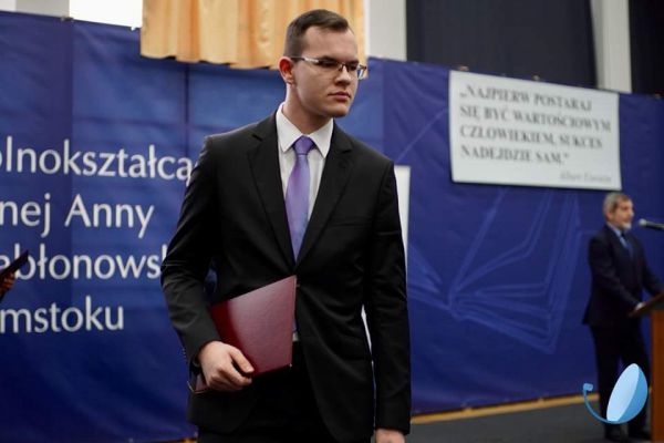 Michał Aściukiewicz  z dyplomem