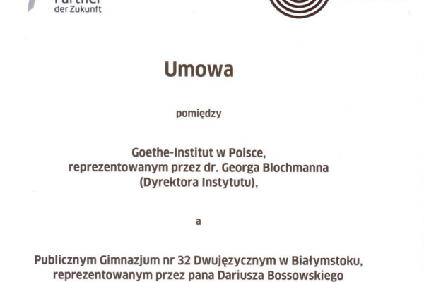 Kliknięcie spowoduje powiększenie zdjęcia Zdjęcie przedstawiające umowę PASCH pomiędzy Goether Insitut w Polsce, a publicznym gimnazjum numer 32
