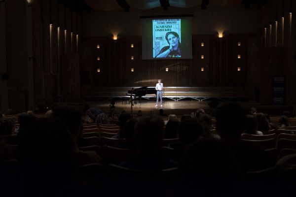 Uczestnicy przesłuchań festiwalowych - kliknięcie spowoduje powiększenie zdjęcia Uczestnicy przesłuchań festiwalowych