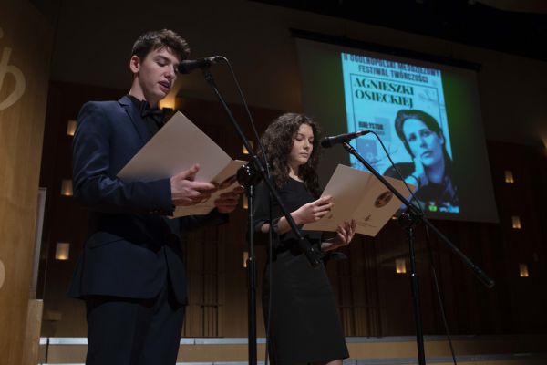 Prowadzący festiwal - kliknięcie spowoduje powiększenie zdjęcia Prowadzący festiwal