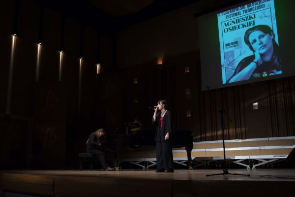 Uczestnicy przesłuchań festiwalowych - kliknięcie spowoduje powiększenie zdjęcia Uczestnicy przesłuchań festiwalowych