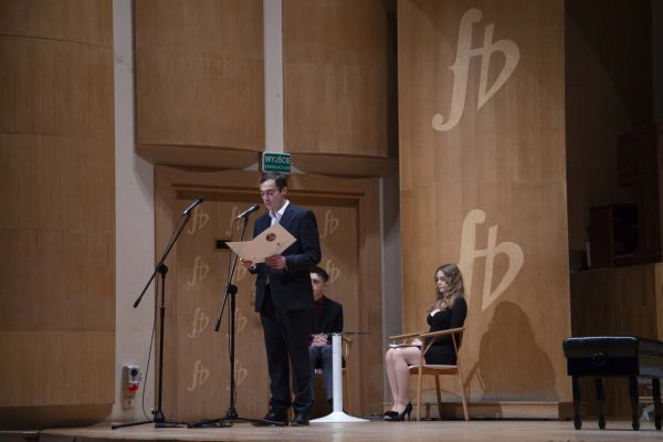 Występuje dyrektor II LO w Białymstoku