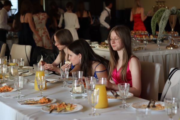 Bal ósmoklasisty '2023 - kliknięcie spowoduje powiększenie zdjęcia Bal ósmoklasisty '2023