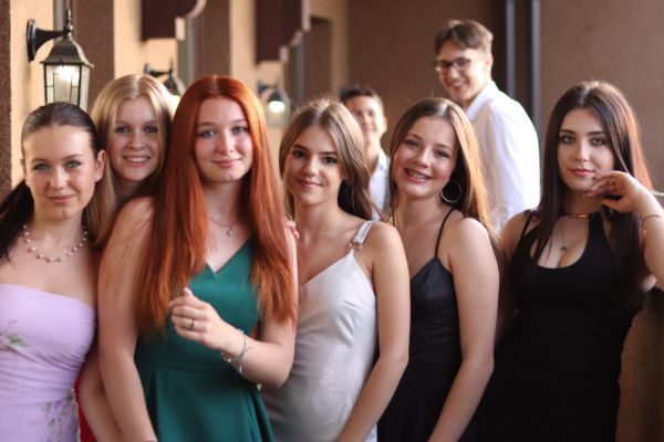 Bal ósmoklasisty '2023 - kliknięcie spowoduje powiększenie zdjęcia Bal ósmoklasisty '2023