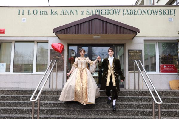 Sapieha i Sapieżanka przed szkoła