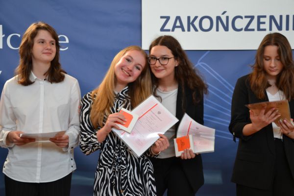 Zakończenie roku szkolnego 2022/2023 w II Liceum Ogólnokształcącym - kliknięcie spowoduje powiększenie zdjęcia Zakończenie roku szkolnego 2022/2023 w II Liceum Ogólnokształcącym