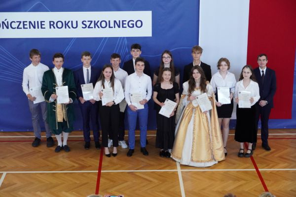 Zakończenie roku szkolnego 2022/2023 w II Liceum Ogólnokształcącym - kliknięcie spowoduje powiększenie zdjęcia Zakończenie roku szkolnego 2022/2023 w II Liceum Ogólnokształcącym