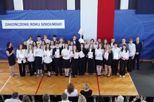 Zakończenie roku szkolnego 2022/2023 w II Liceum Ogólnokształcącym - kliknięcie spowoduje powiększenie zdjęcia Zakończenie roku szkolnego 2022/2023 w II Liceum Ogólnokształcącym