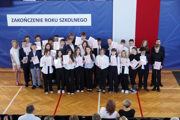 Zakończenie roku szkolnego 2022/2023 w II Liceum Ogólnokształcącym - kliknięcie spowoduje powiększenie zdjęcia Zakończenie roku szkolnego 2022/2023 w II Liceum Ogólnokształcącym