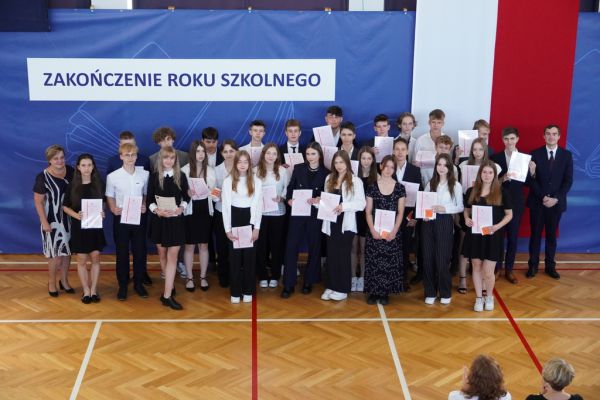 Zakończenie roku szkolnego 2022/2023 w II Liceum Ogólnokształcącym- kliknięcie spowoduje powiększenie zdjęcia Zakończenie roku szkolnego 2022/2023 w II Liceum Ogólnokształcącym