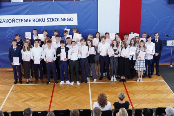 Zakończenie roku szkolnego 2022/2023 w II Liceum Ogólnokształcącym - kliknięcie spowoduje powiększenie zdjęcia Zakończenie roku szkolnego 2022/2023 w II Liceum Ogólnokształcącym