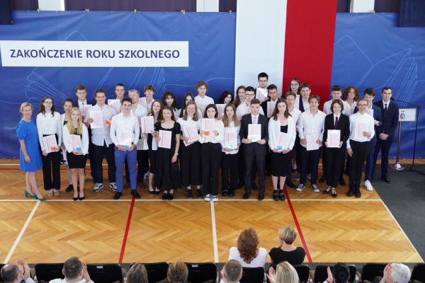 Zakończenie roku szkolnego 2022/2023 w II Liceum Ogólnokształcącym - kliknięcie spowoduje powiększenie zdjęcia Zakończenie roku szkolnego 2022/2023 w II Liceum Ogólnokształcącym