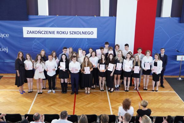 Zakończenie roku szkolnego 2022/2023 w II Liceum Ogólnokształcącym - kliknięcie spowoduje powiększenie zdjęcia Zakończenie roku szkolnego 2022/2023 w II Liceum Ogólnokształcącym
