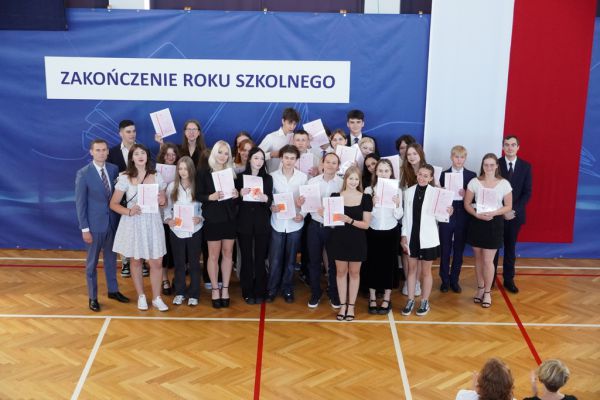 Zakończenie roku szkolnego 2022/2023 w II Liceum Ogólnokształcącym - kliknięcie spowoduje powiększenie zdjęcia Zakończenie roku szkolnego 2022/2023 w II Liceum Ogólnokształcącym