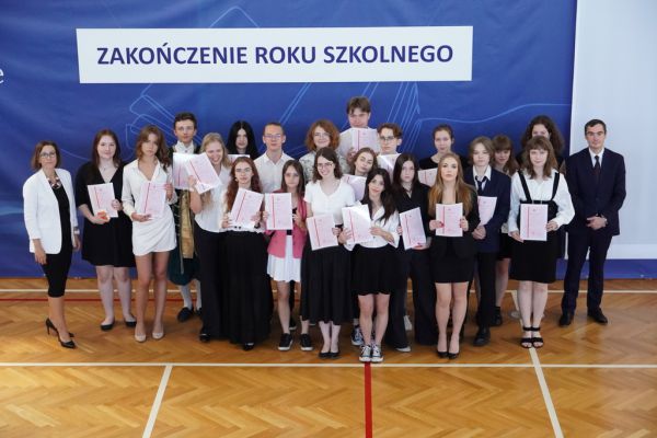 Zakończenie roku szkolnego 2022/2023 w II Liceum Ogólnokształcącym - kliknięcie spowoduje powiększenie zdjęcia Zakończenie roku szkolnego 2022/2023 w II Liceum Ogólnokształcącym