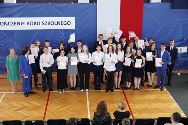 Zakończenie roku szkolnego 2022/2023 w II Liceum Ogólnokształcącym - kliknięcie spowoduje powiększenie zdjęcia Zakończenie roku szkolnego 2022/2023 w II Liceum Ogólnokształcącym