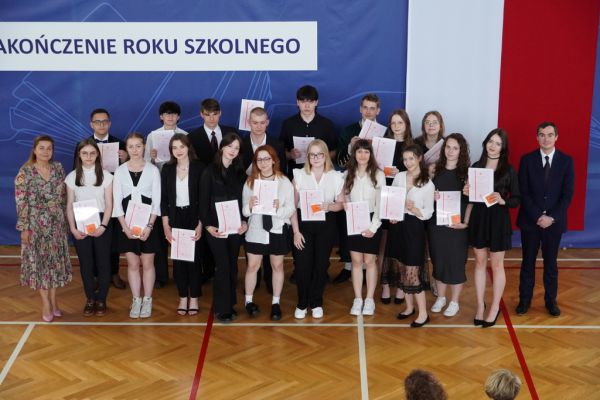 Zakończenie roku szkolnego 2022/2023 w II Liceum Ogólnokształcącym - kliknięcie spowoduje powiększenie zdjęcia Zakończenie roku szkolnego 2022/2023 w II Liceum Ogólnokształcącym