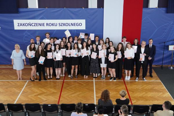 Zakończenie roku szkolnego 2022/2023 w II Liceum Ogólnokształcącym - kliknięcie spowoduje powiększenie zdjęcia Zakończenie roku szkolnego 2022/2023 w II Liceum Ogólnokształcącym