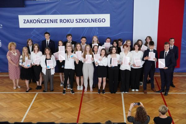 Zakończenie roku szkolnego 2022/2023 w II Liceum Ogólnokształcącym - kliknięcie spowoduje powiększenie zdjęcia Zakończenie roku szkolnego 2022/2023 w II Liceum Ogólnokształcącym