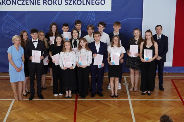 Zakończenie roku szkolnego 2022/2023 w II Liceum Ogólnokształcącym - kliknięcie spowoduje powiększenie zdjęcia Zakończenie roku szkolnego 2022/2023 w II Liceum Ogólnokształcącym