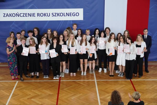 Zakończenie roku szkolnego 2022/2023 w II Liceum Ogólnokształcącym - kliknięcie spowoduje powiększenie zdjęcia Zakończenie roku szkolnego 2022/2023 w II Liceum Ogólnokształcącym