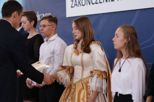 Zakończenie roku szkolnego 2022/2023 w II Liceum Ogólnokształcącym - kliknięcie spowoduje powiększenie zdjęcia Zakończenie roku szkolnego 2022/2023 w II Liceum Ogólnokształcącym