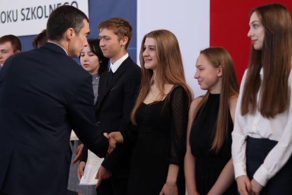 Zakończenie roku szkolnego 2022/2023 w II Liceum Ogólnokształcącym - kliknięcie spowoduje powiększenie zdjęcia Zakończenie roku szkolnego 2022/2023 w II Liceum Ogólnokształcącym