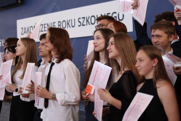 Zakończenie roku szkolnego 2022/2023 w II Liceum Ogólnokształcącym - kliknięcie spowoduje powiększenie zdjęcia Zakończenie roku szkolnego 2022/2023 w II Liceum Ogólnokształcącym