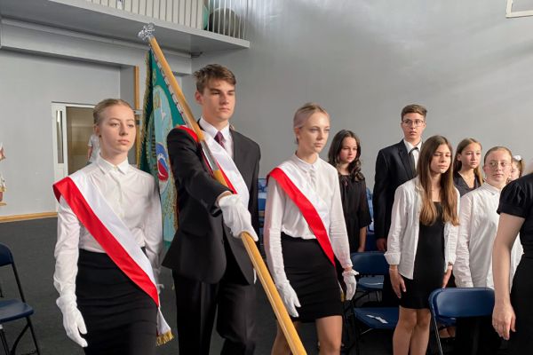 Uroczyste zakończenie zajęć w 7 klasach SP 53 w roku szkolnym 2022/2023 - kliknięcie spowoduje powiększenie zdjęcia Uroczyste zakończenie zajęć w 7 klasach SP 53 w roku szkolnym 2022/2023