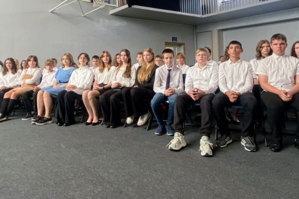 Uroczyste zakończenie zajęć w 7 klasach SP 53 w roku szkolnym 2022/2023 - kliknięcie spowoduje powiększenie zdjęcia Uroczyste zakończenie zajęć w 7 klasach SP 53 w roku szkolnym 2022/2023