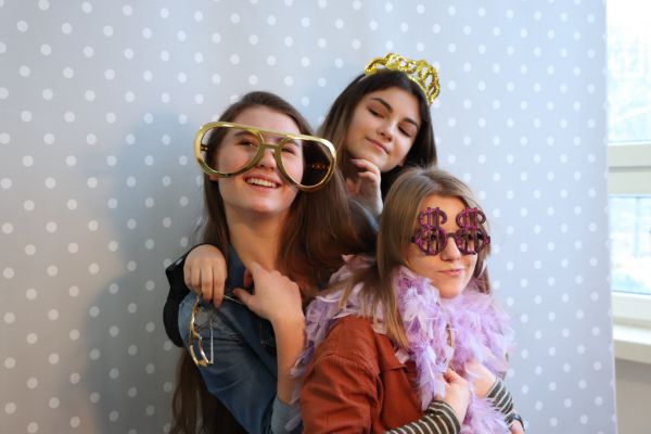 Uczniowie pamiątkowe zdjęcia