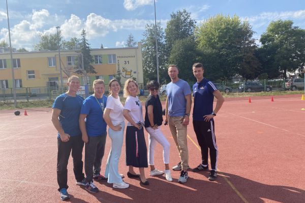 Wspólne zdjęcie nauczycieli wychowania fizycznego
