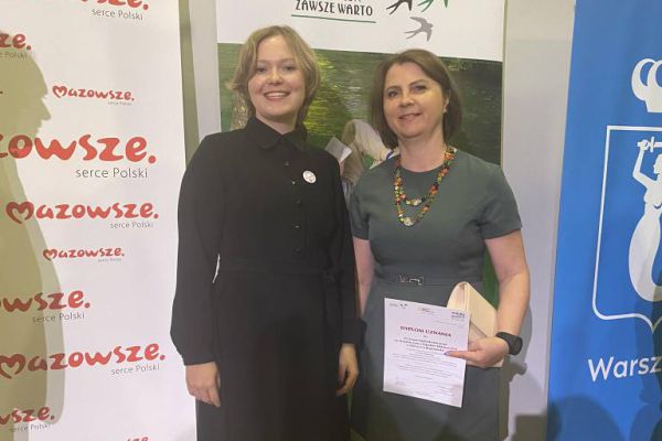 Ewa Kużelewska z wychowawczynią p. Ewą Kiersnowską - kliknięcie spowoduje powiększenie zdjęcia Ewa Kużelewska z wychowawczynią p. Ewa Kiersnowska