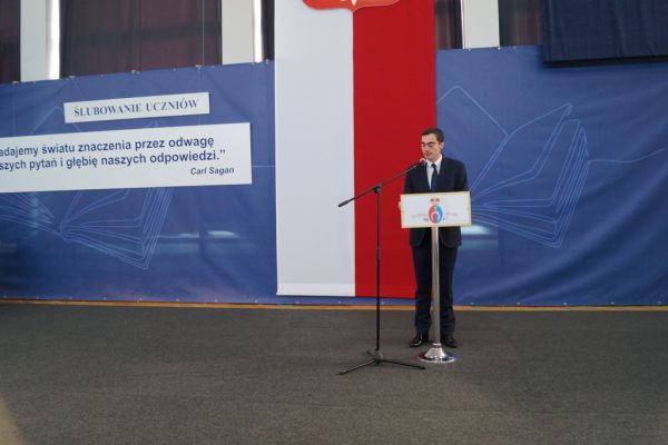 Ślubowanie klas pierwszych liceum