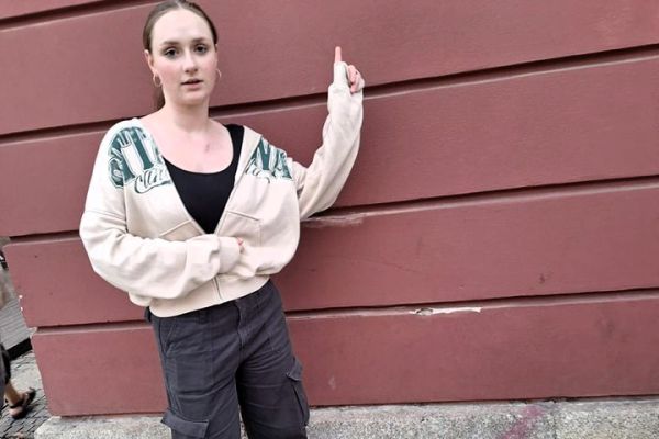 Ewa Stypułkowska na ulicy Wrocławia - kliknięcie spowoduje powiększenie zdjęcia Ewa Stypułkowska na ulicy Wrocławia