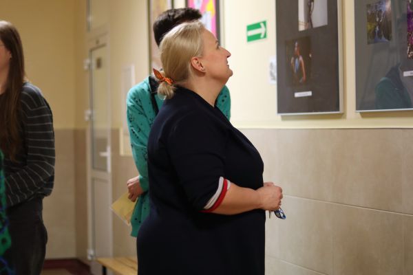 Otwarcie Szkolnej Galerii Młodych Talentów - kliknięcie spowoduje powiększenie zdjęcia Otwarcie Szkolnej Galerii Młodych Talentów