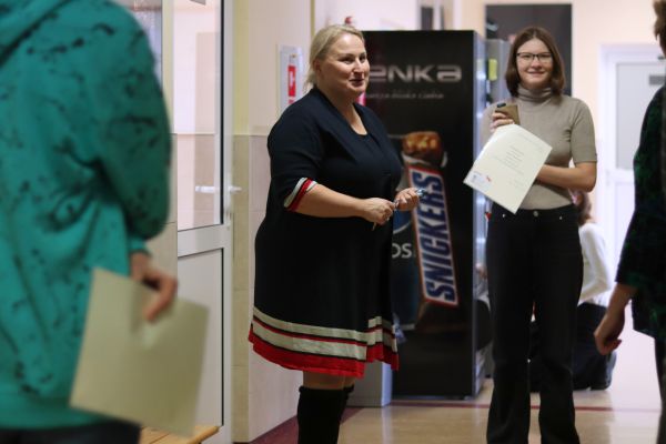 Otwarcie Szkolnej Galerii Młodych Talentów - kliknięcie spowoduje powiększenie zdjęcia Otwarcie Szkolnej Galerii Młodych Talentów