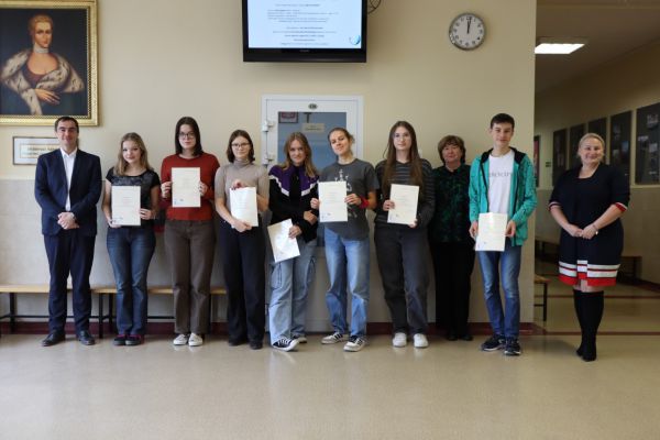 Otwarcie Szkolnej Galerii Młodych Talentów - kliknięcie spowoduje powiększenie zdjęcia Otwarcie Szkolnej Galerii Młodych Talentów