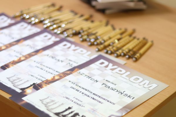  XX MISTRZOSTWA w SZACHACH  z okazji „ŚWIĘTA SZKOŁY”