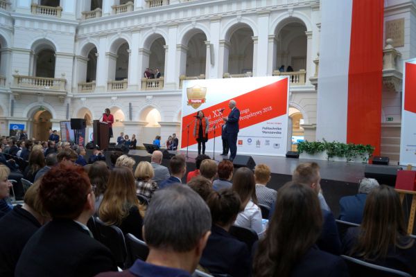 Przemówienia przed ogłoszeniem wyników