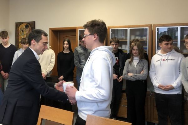 Wyróżnieni uczniowie - kliknięcie spowoduje powiększenie zdjęcia Wyróżnieni uczniowie