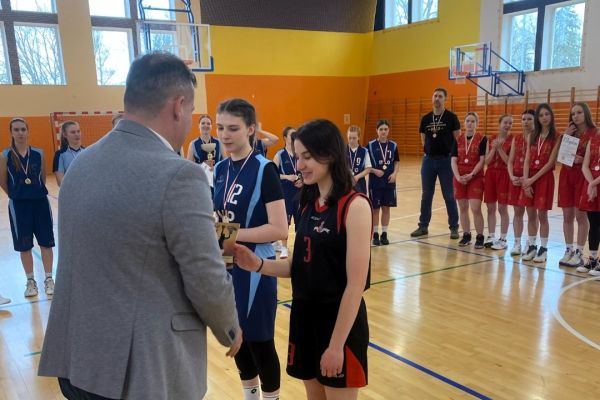 Zuzanna Jastrzębska najlepsza zawodniczka II LO