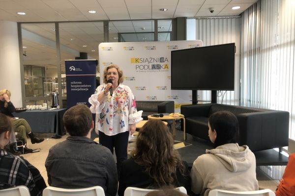 Spotkanie Rady Młodzieżowej Książnicy Podlaskiej - kliknięcie spowoduje powiększenie zdjęcia Spotkanie Rady Młodzieżowej Książnicy Podlaskiej