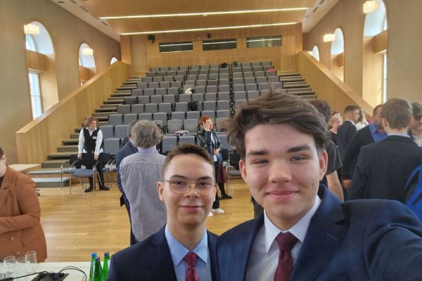 SUKCES W OLMPIADZIE WIEDZY O POLSCE I ŚWIECIE WSPÓŁCZESNYM