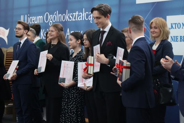 Zakończenie roku szkolnego klas czwartych II LO