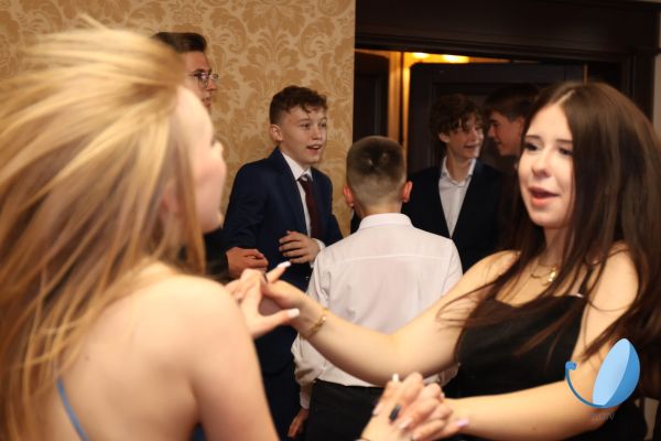 Bal ósmoklasistów 2024 - kliknięcie spowoduje powiększenie zdjęcia Bal ósmoklasistów 2024