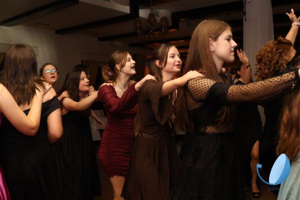 Bal ósmoklasistów 2024 - kliknięcie spowoduje powiększenie zdjęcia Bal ósmoklasistów 2024