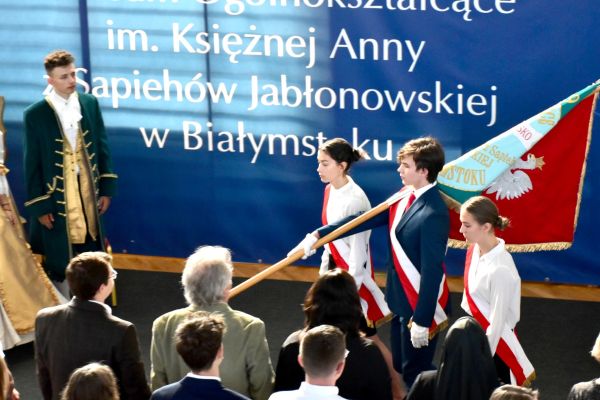 Rozpoczęcie roku 2024-2025 klasy 1-4 - kliknięcie spowoduje powiększenie zdjęcia